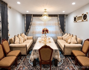 506 Jarrard Street - Photo Thumbnail 4