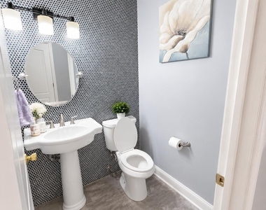 506 Jarrard Street - Photo Thumbnail 7