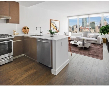 315 W 33rd Street - Photo Thumbnail 1