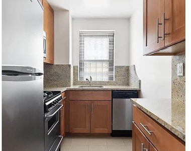 85 8th Avenue - Photo Thumbnail 2