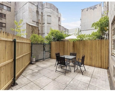 85 8th Avenue - Photo Thumbnail 4