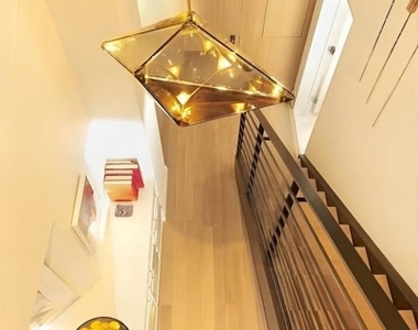 421 Hudson Street - Photo Thumbnail 2