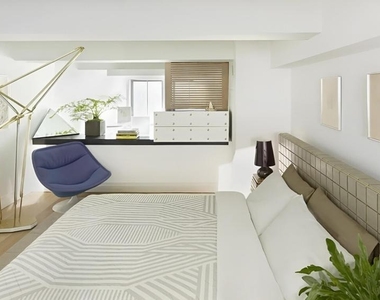 421 Hudson Street - Photo Thumbnail 3