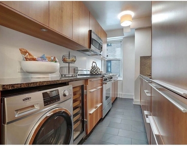 170 E 77th Street - Photo Thumbnail 4