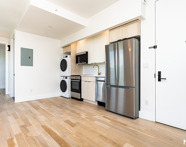 193 Graham Ave - Photo Thumbnail 9