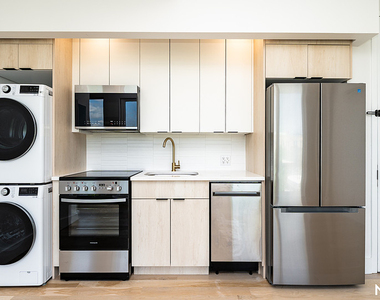 193 Graham Ave - Photo Thumbnail 3