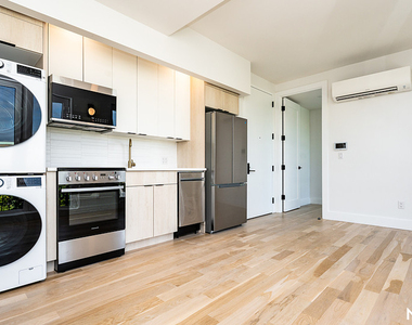 193 Graham Ave - Photo Thumbnail 11