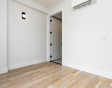193 Graham Ave - Photo Thumbnail 5