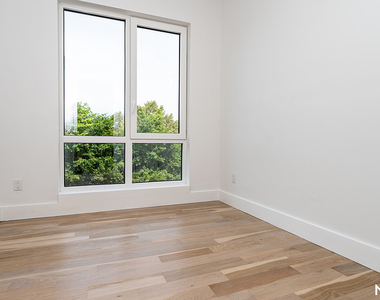 193 Graham Ave - Photo Thumbnail 3