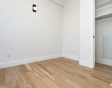 193 Graham Ave - Photo Thumbnail 6