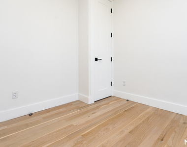193 Graham Ave - Photo Thumbnail 10