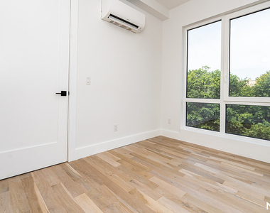 193 Graham Ave - Photo Thumbnail 11