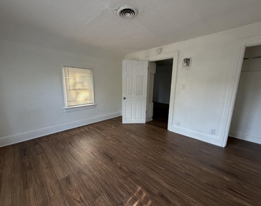 1221 Wells Place - Photo Thumbnail 6