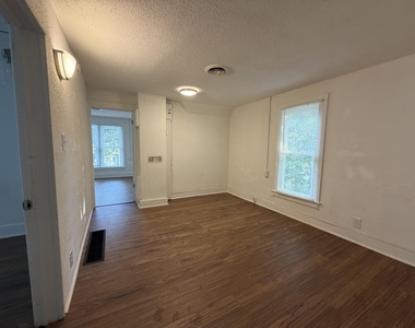 1221 Wells Place - Photo Thumbnail 3