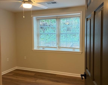 519 Amherst Street - Photo Thumbnail 2