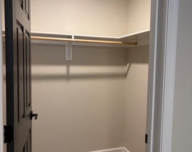 519 Amherst Street - Photo Thumbnail 4