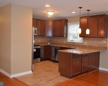 306 Huckstep Avenue - Photo Thumbnail 10