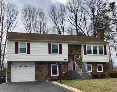 306 Huckstep Avenue - Photo Thumbnail 2