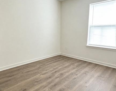 402 Honeyberry Lane - Photo Thumbnail 4