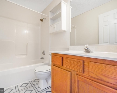 10502 Guilderland Court - Photo Thumbnail 15