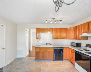 10502 Guilderland Court - Photo Thumbnail 8