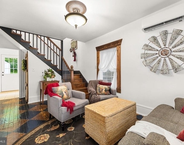 143 N Water Street - Photo Thumbnail 4