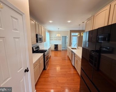 17068 Loftridge Lane - Photo Thumbnail 5