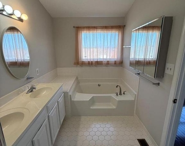 2740 Winston Court - Photo Thumbnail 13