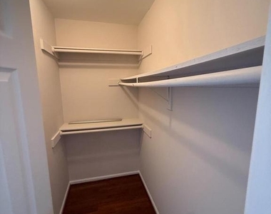 2740 Winston Court - Photo Thumbnail 12