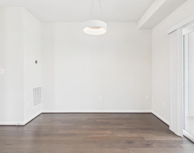 10068 Market Street - Photo Thumbnail 9