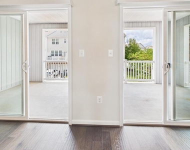 10068 Market Street - Photo Thumbnail 14