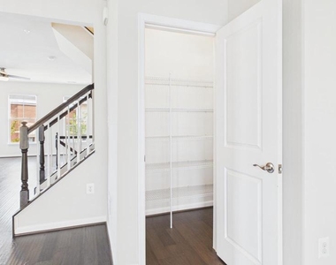 10068 Market Street - Photo Thumbnail 10