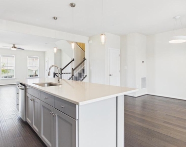 10068 Market Street - Photo Thumbnail 8