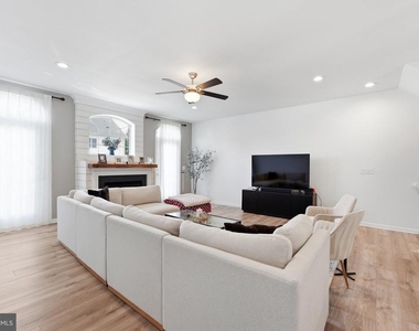 42427 Rockslide Terrace - Photo Thumbnail 9