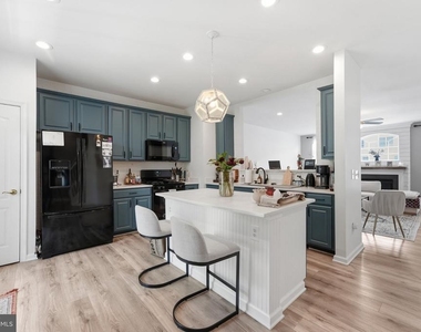 42427 Rockslide Terrace - Photo Thumbnail 4