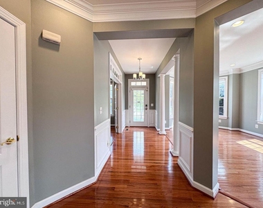 22827 Oakgrove Road - Photo Thumbnail 3