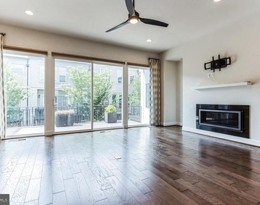 42301 Ashmead Terrace - Photo Thumbnail 5