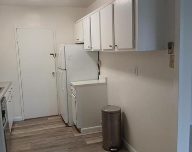 6641 Wakefield Drive - Photo Thumbnail 6