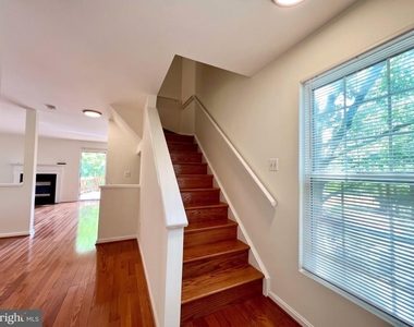 5635 Gosling Drive - Photo Thumbnail 8