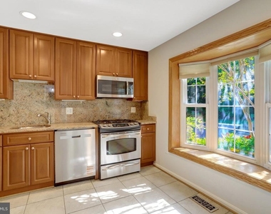 7416 Spring Tree Drive - Photo Thumbnail 18
