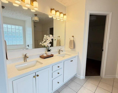 4232 Bartlet Glen Lane - Photo Thumbnail 15