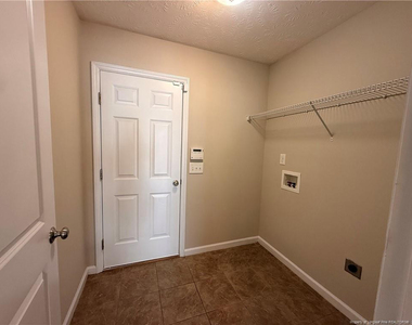 402 Colonists Place - Photo Thumbnail 6