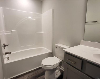 105 Pineridge Drive - Photo Thumbnail 10