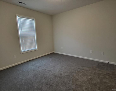 105 Pineridge Drive - Photo Thumbnail 7