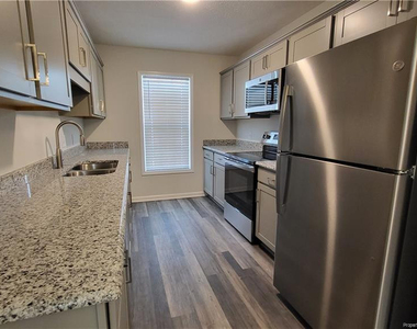 105 Pineridge Drive - Photo Thumbnail 2