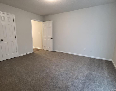 105 Pineridge Drive - Photo Thumbnail 9