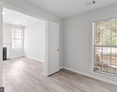 1318 Garden Wall Circle - Photo Thumbnail 10