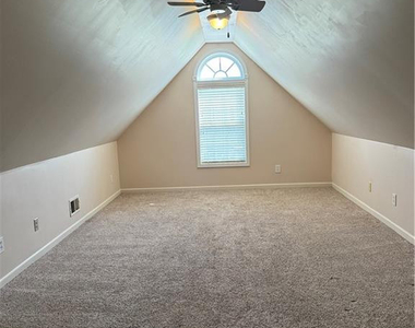 136 Bennington Drive - Photo Thumbnail 23