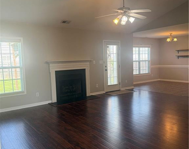 136 Bennington Drive - Photo Thumbnail 2