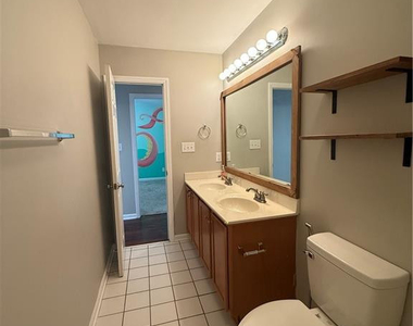 136 Bennington Drive - Photo Thumbnail 12
